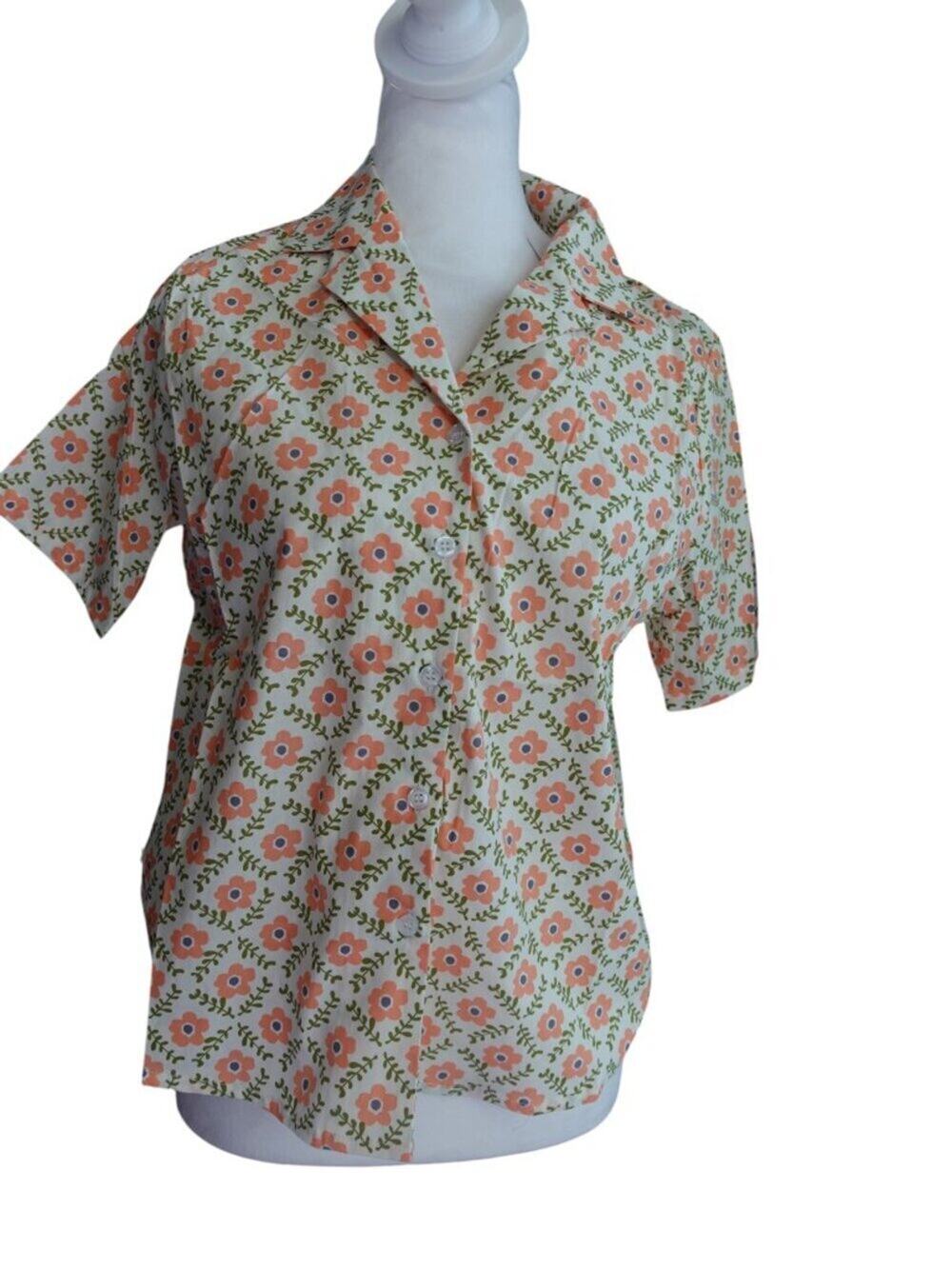 Tulip B Women's vintage style floral buttons-up short sleeves size L nwt